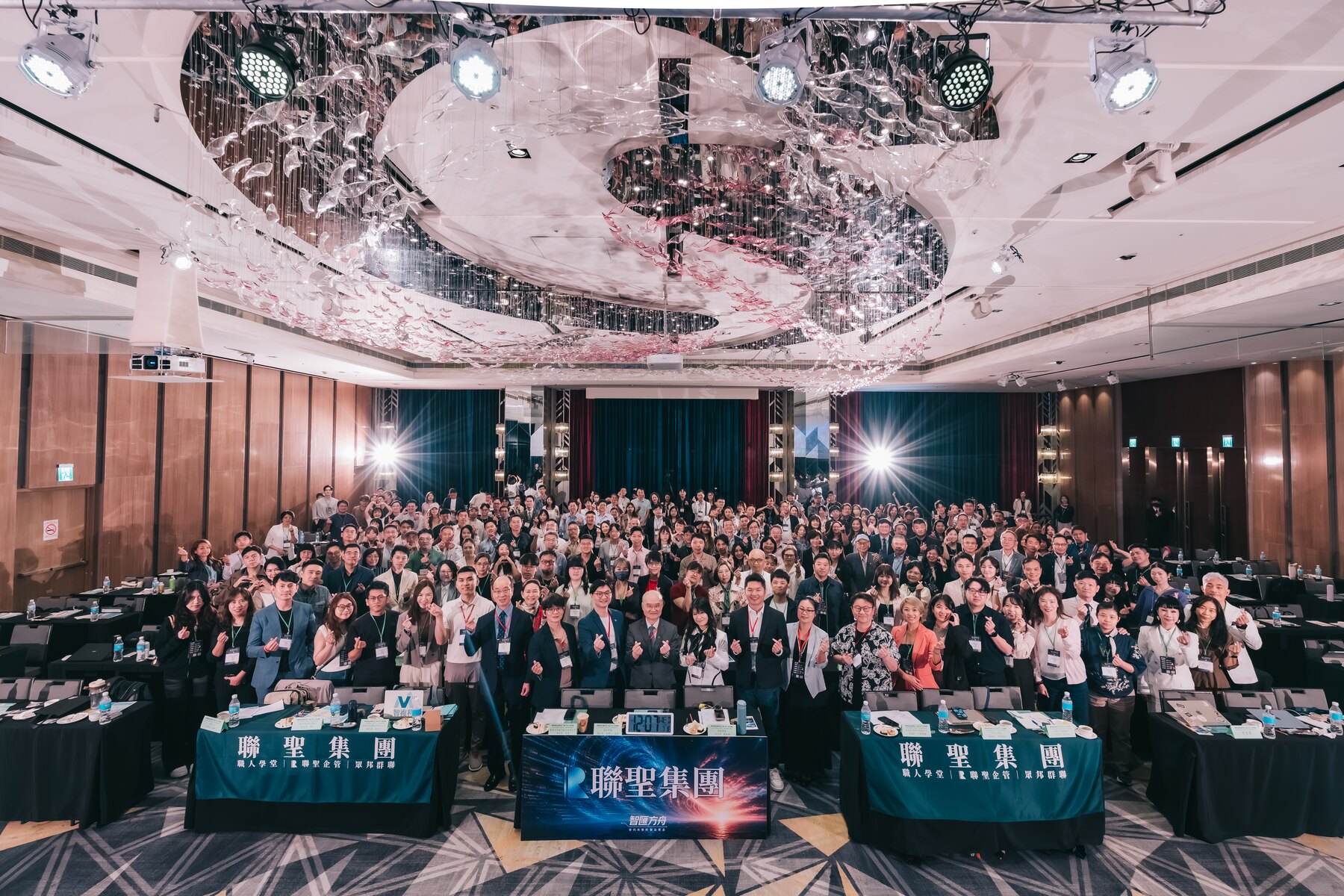拉菲爾二十多年診所經驗：AI時代的專業判斷 